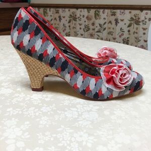 Poetic License London multicolored abstract print with wicker heel. Eur 39/8.5